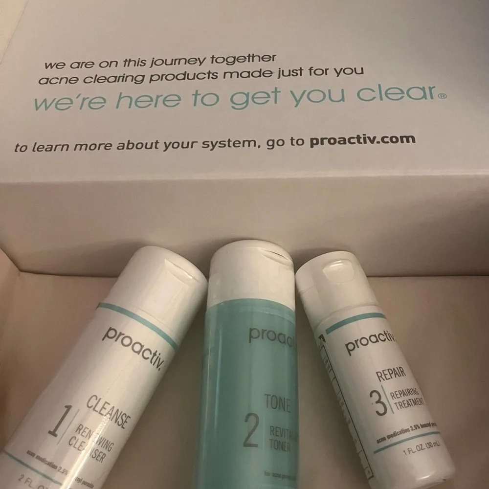 Proactiv White and Blue Skincare Trio - Picture 9 of 16